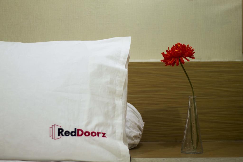 Hotel Reddoorz @ Tanah Baru Depok Zewnętrze zdjęcie