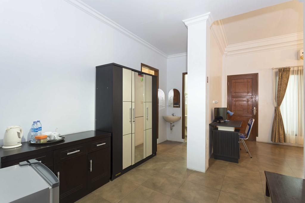 Hotel Reddoorz @ Tanah Baru Depok Zewnętrze zdjęcie